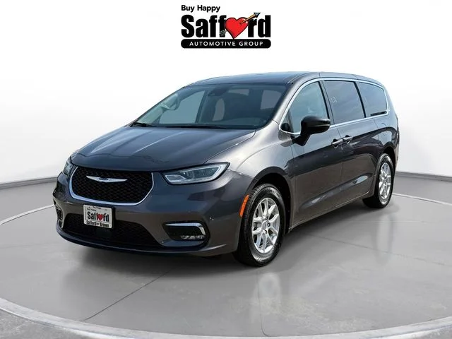 2023 Chrysler Pacifica Touring L's photo