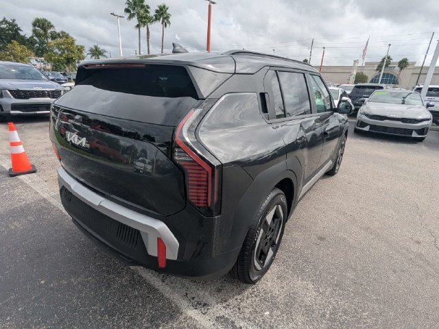 New 2027 Interstellar Gray Kia Wind image 6