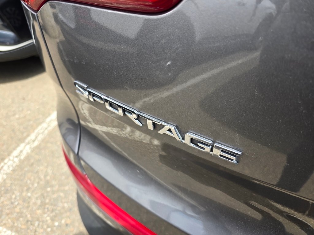 Used 2016 Mineral Silver Kia LX image 18