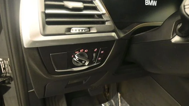 Used 2022 Dark Graphite BMW xDrive30i image 14