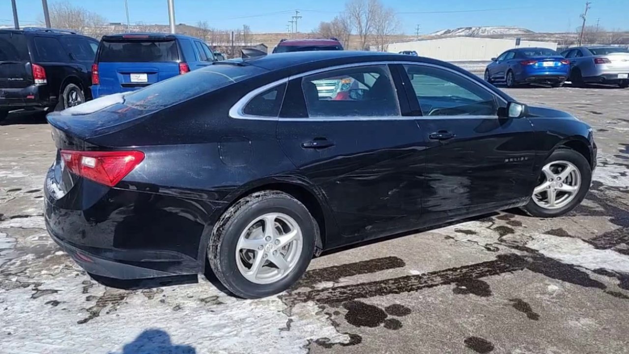 2018 Chevrolet Malibu LS photo 2