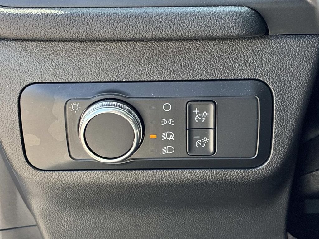 Used 2022 White Ford SE image 23
