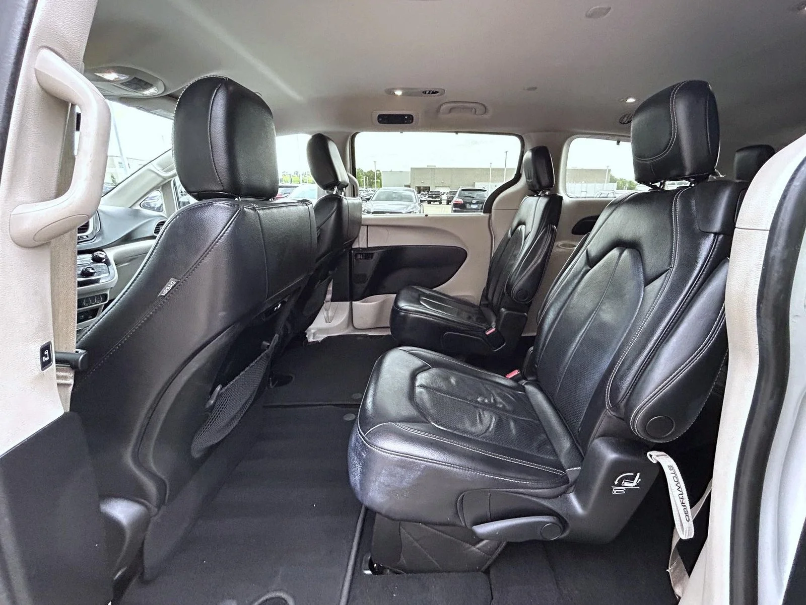 Used 2022 White Chrysler Touring L image 20