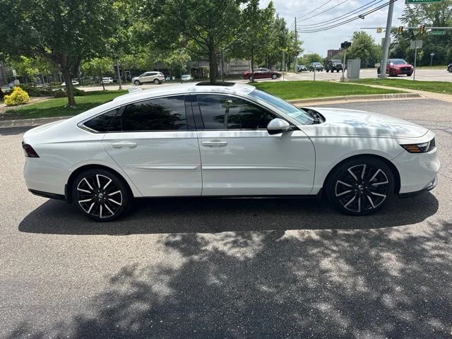 Used 2023 White Honda Touring image 7