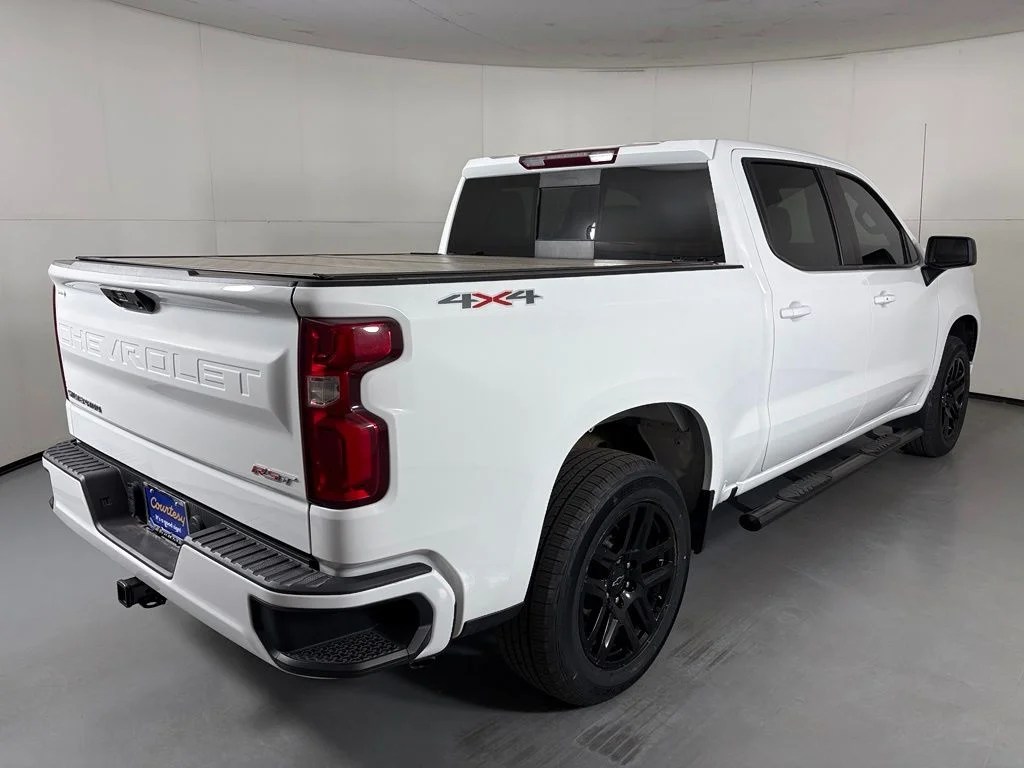 Used 2023 White Chevrolet RST image 9