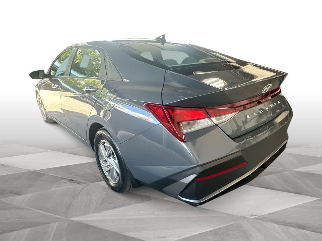 2025 Hyundai Elantra SE - Photo 6