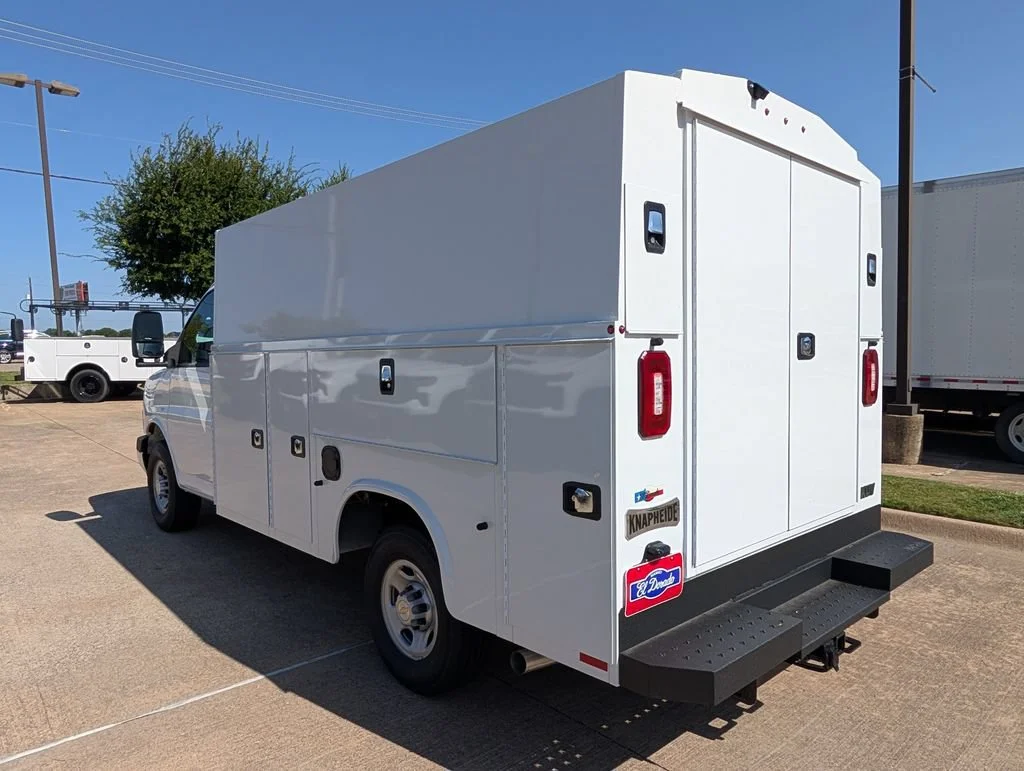 New 2026 Summit White Chevrolet 1WT image 2