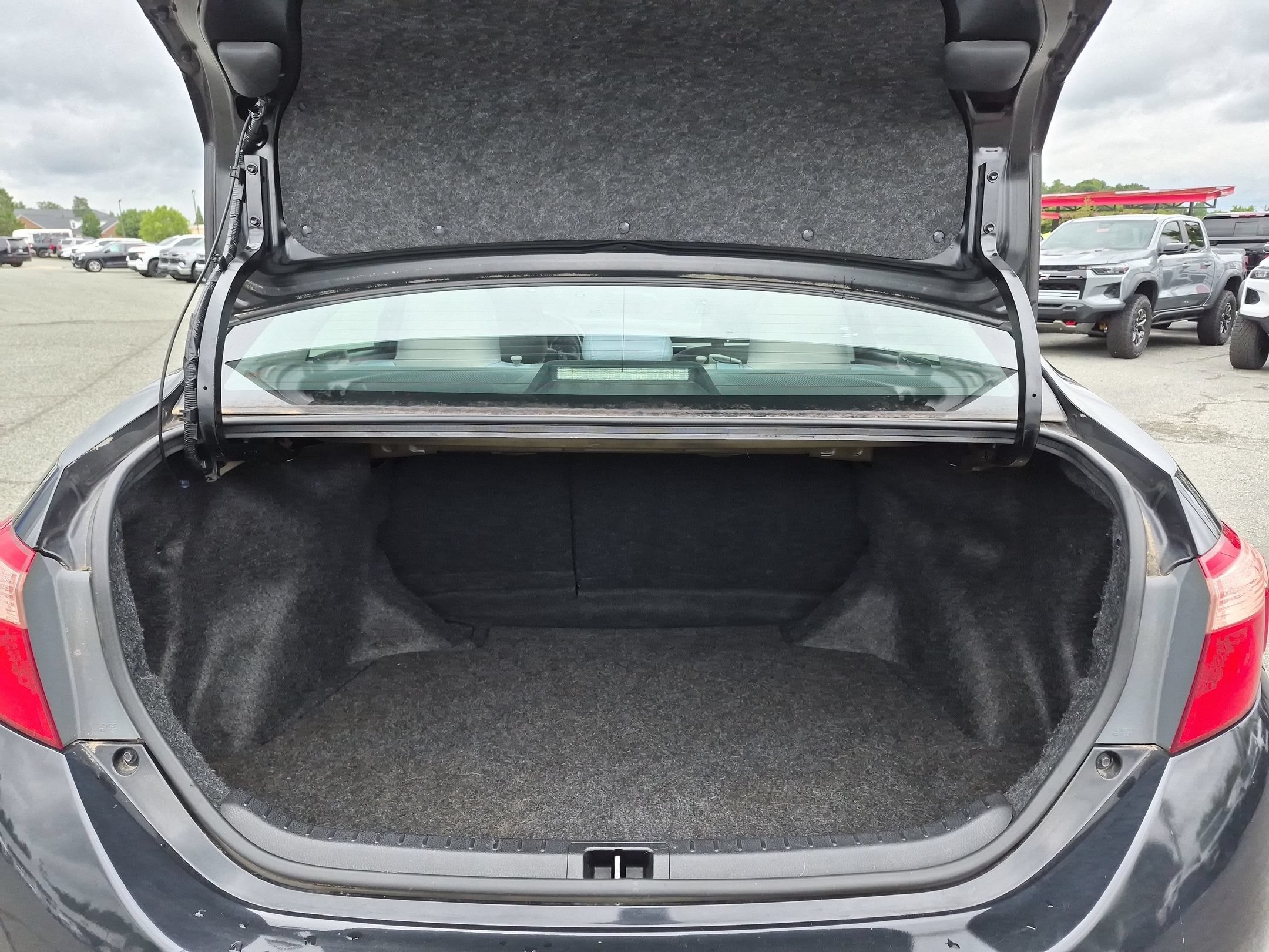Used 2018  Toyota L image 29