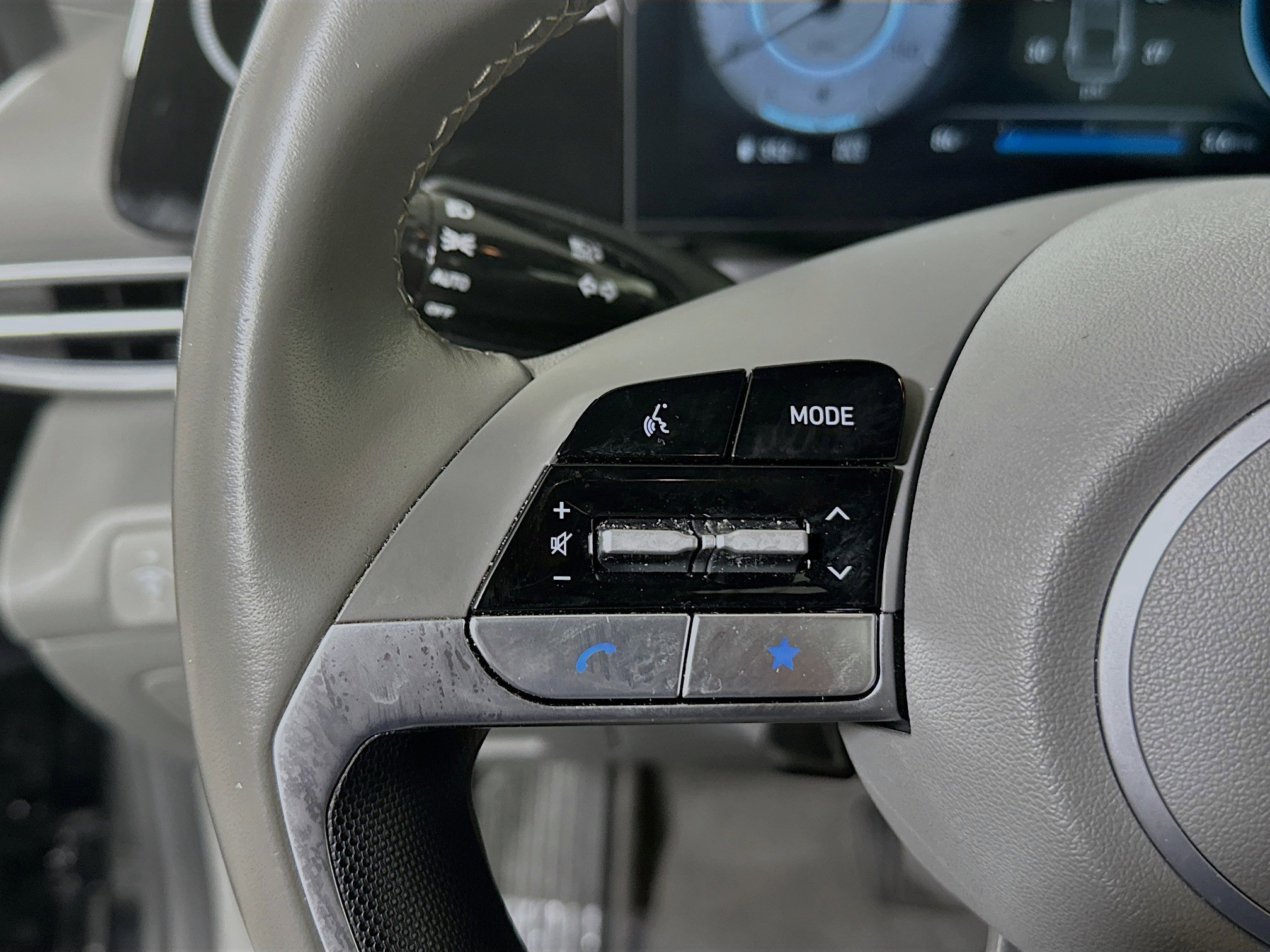 Used 2025 Abyss Black Hyundai SEL Convenience image 16