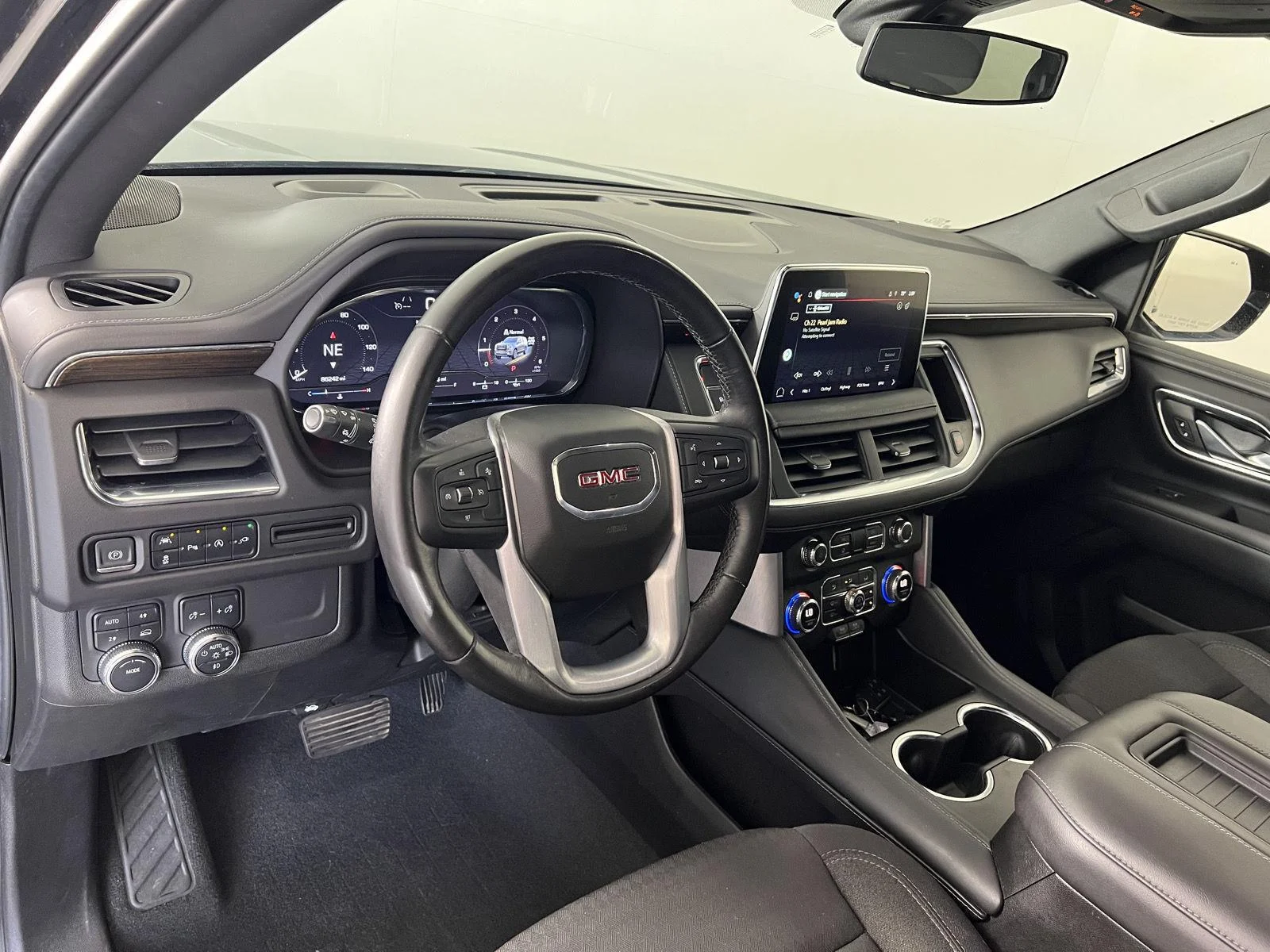 Used 2022 Onyx Black GMC SLE image 4