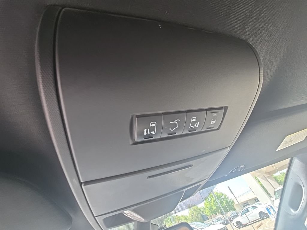Used 2019 Silver Dodge SXT image 17