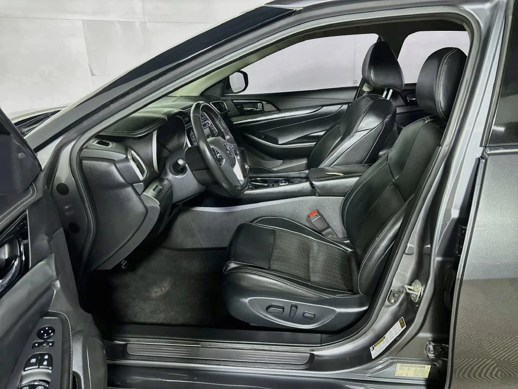 Used 2021 Gray Nissan SV image 11