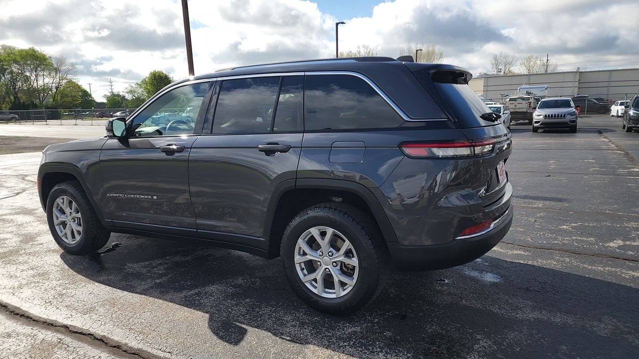 Used 2023 Baltic Gray Metallic Clearcoat Jeep Limited image 6