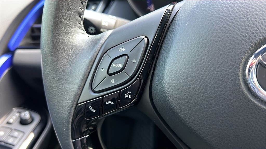 Used 2021 White Toyota XLE image 18