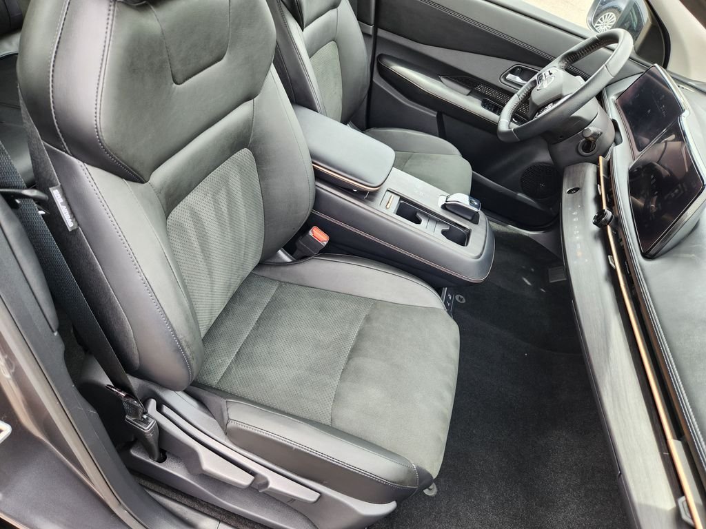Certified Used 2023 Gray Nissan ENGAGE image 11
