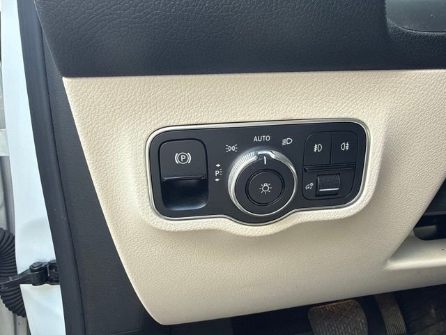 Used 2021  Mercedes-Benz GLB 250 image 19