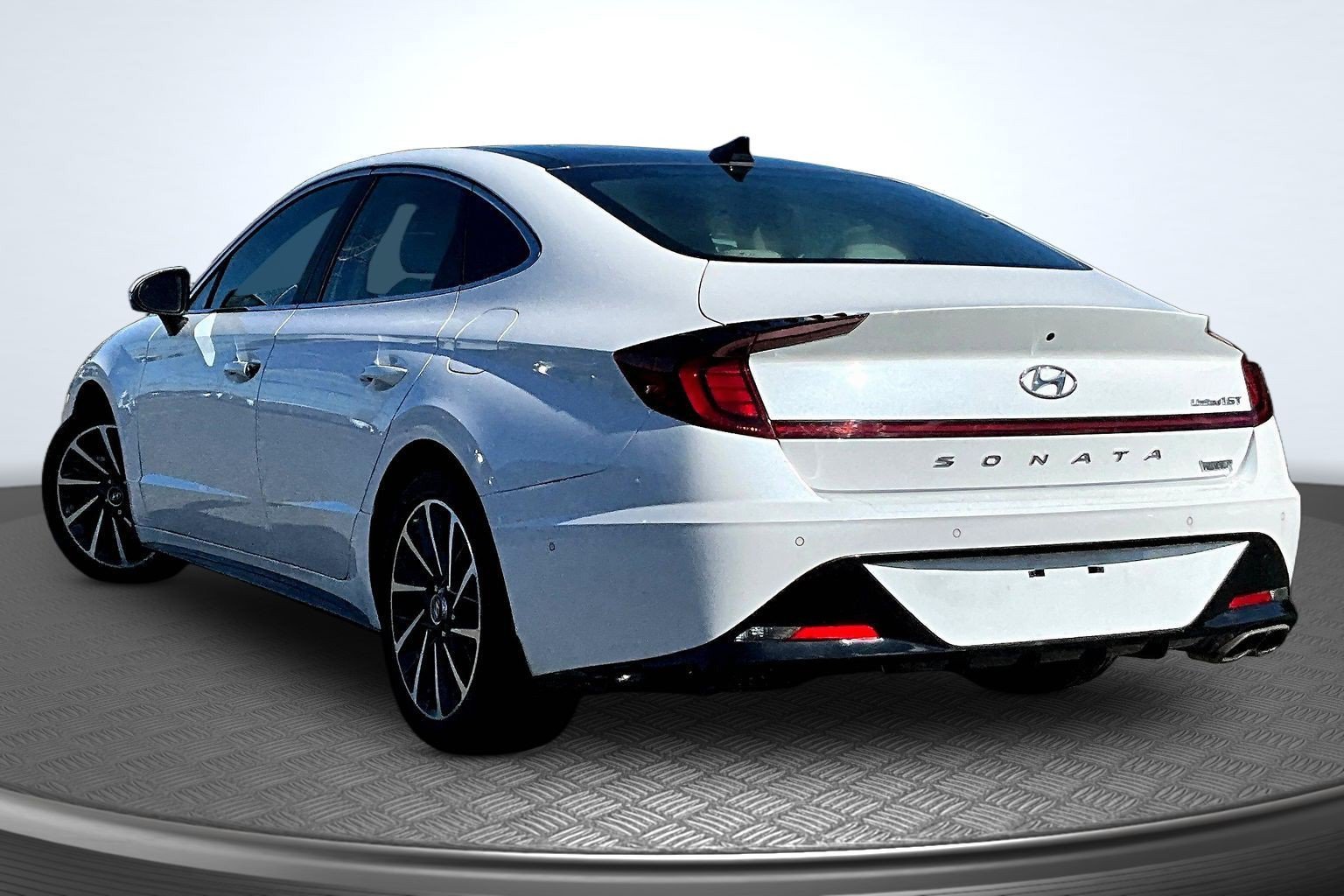 Used 2022 Gray Hyundai Limited image 2
