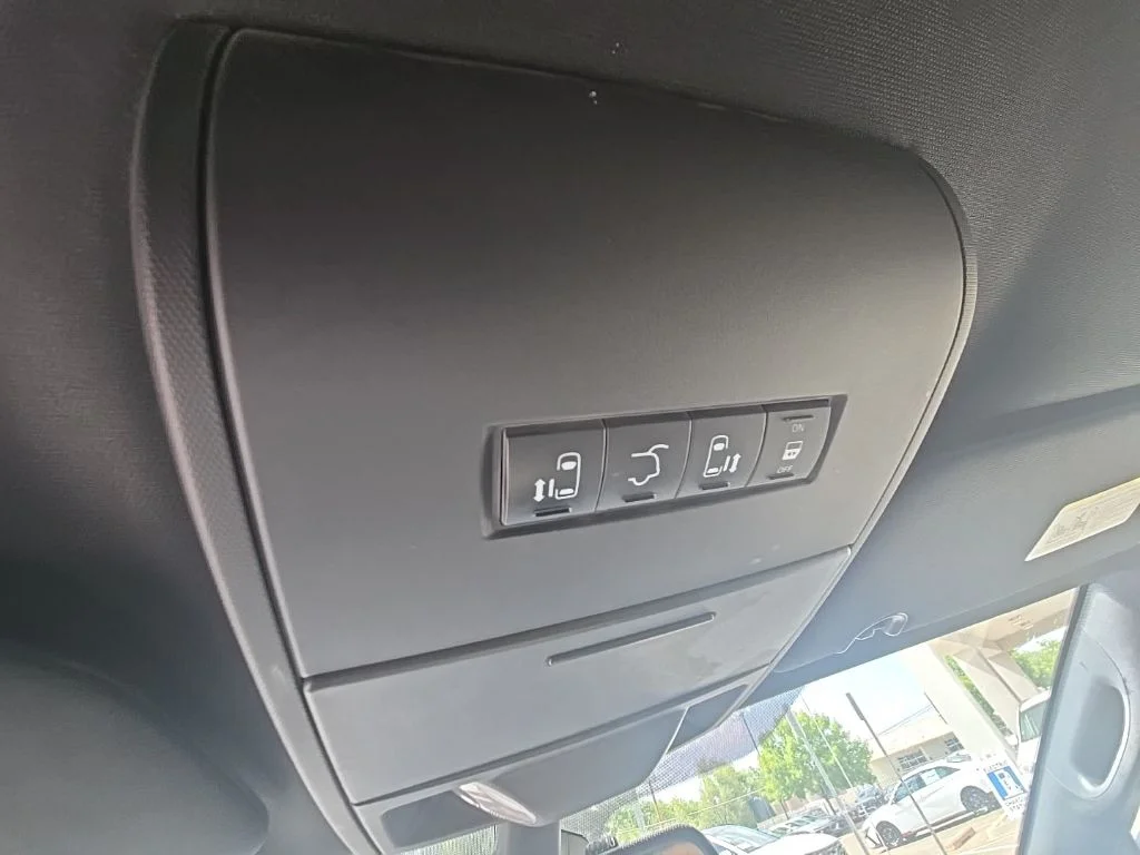 Used 2019 Silver Dodge SXT image 17