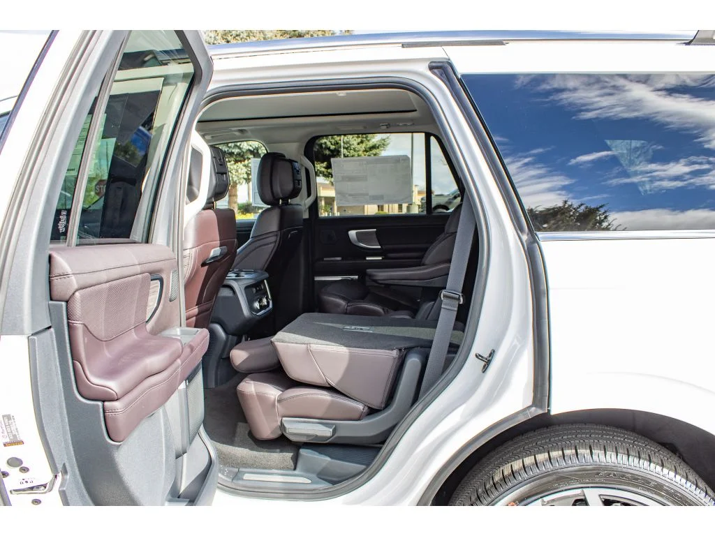 New 2026 Star White Metallic Tri-Coat Ford Platinum® image 21