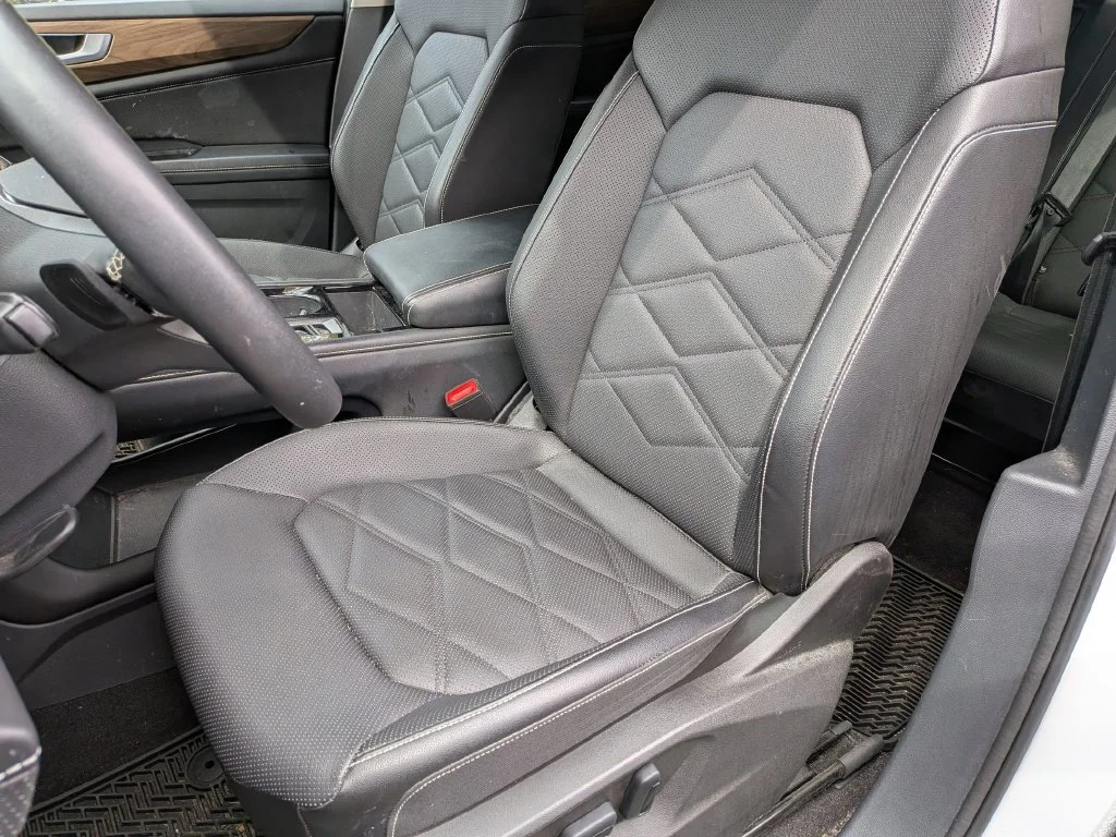 Used 2024 White Volkswagen 2.0T SE w/Technology image 13