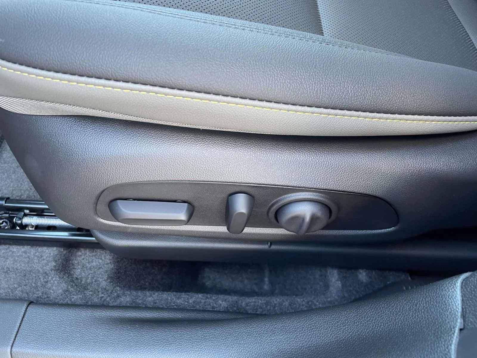 New 2026 Mosaic Black Metallic Chevrolet ACTIV image 16