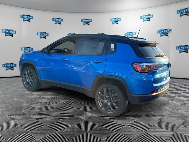 New 2026 Hydro Blue Pearl-Coat Exterior Paint Jeep Limited image 3