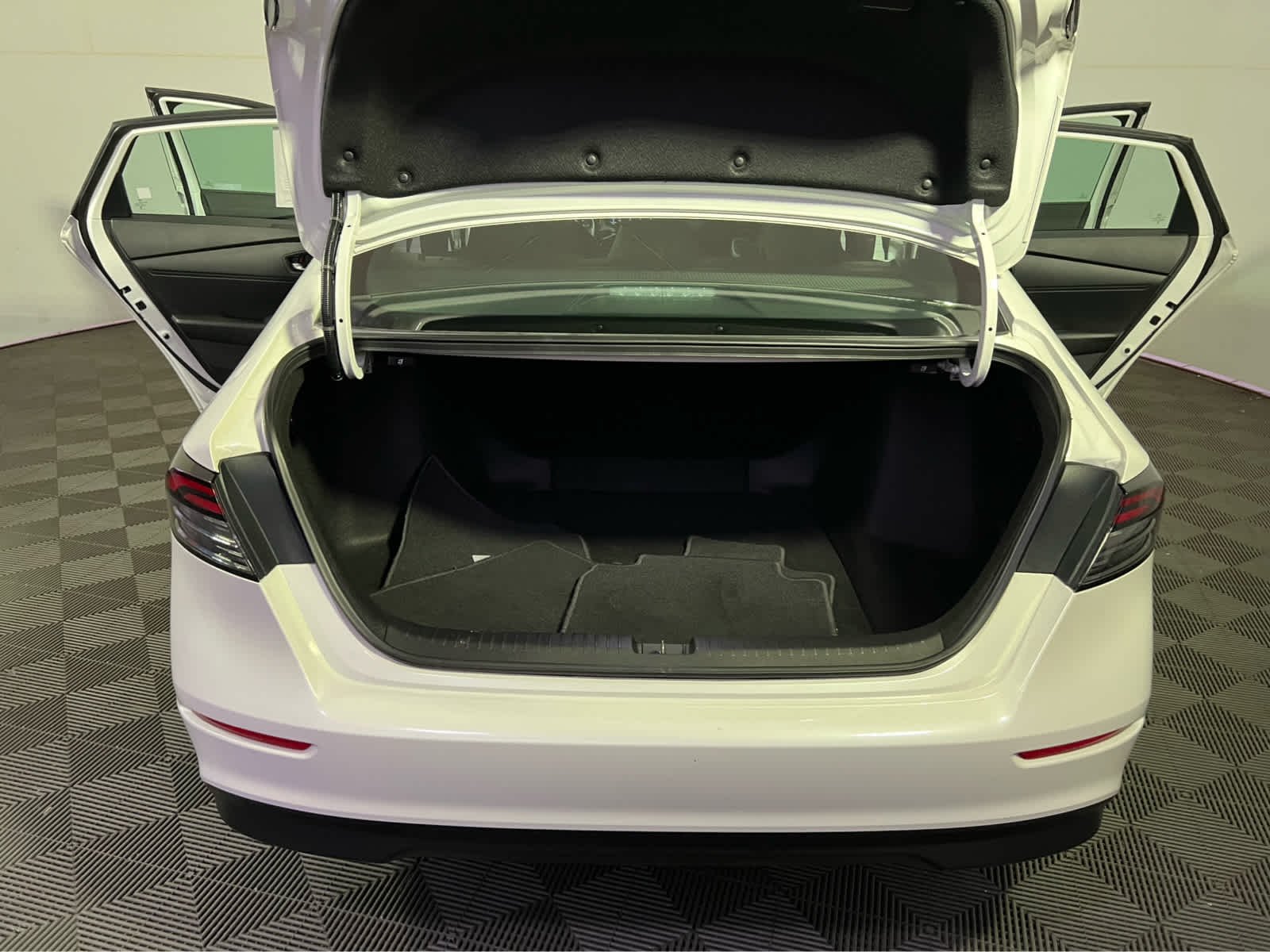 Used 2025 Platinum White Pearl Honda Sport image 26