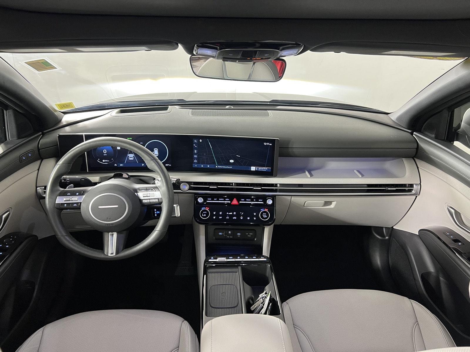 Used 2025 Phantom Black Hyundai Limited image 16