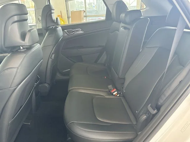 New 2026 Glacial White Pearl Kia EX image 25
