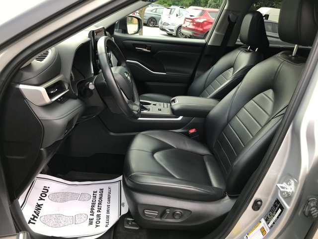 Used 2022 Celestial Silver Metallic Toyota Hybrid XLE image 26