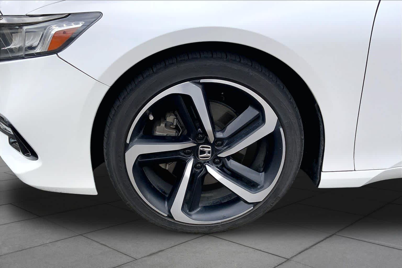 Used 2022 Platinum White Pearl Honda Sport image 10