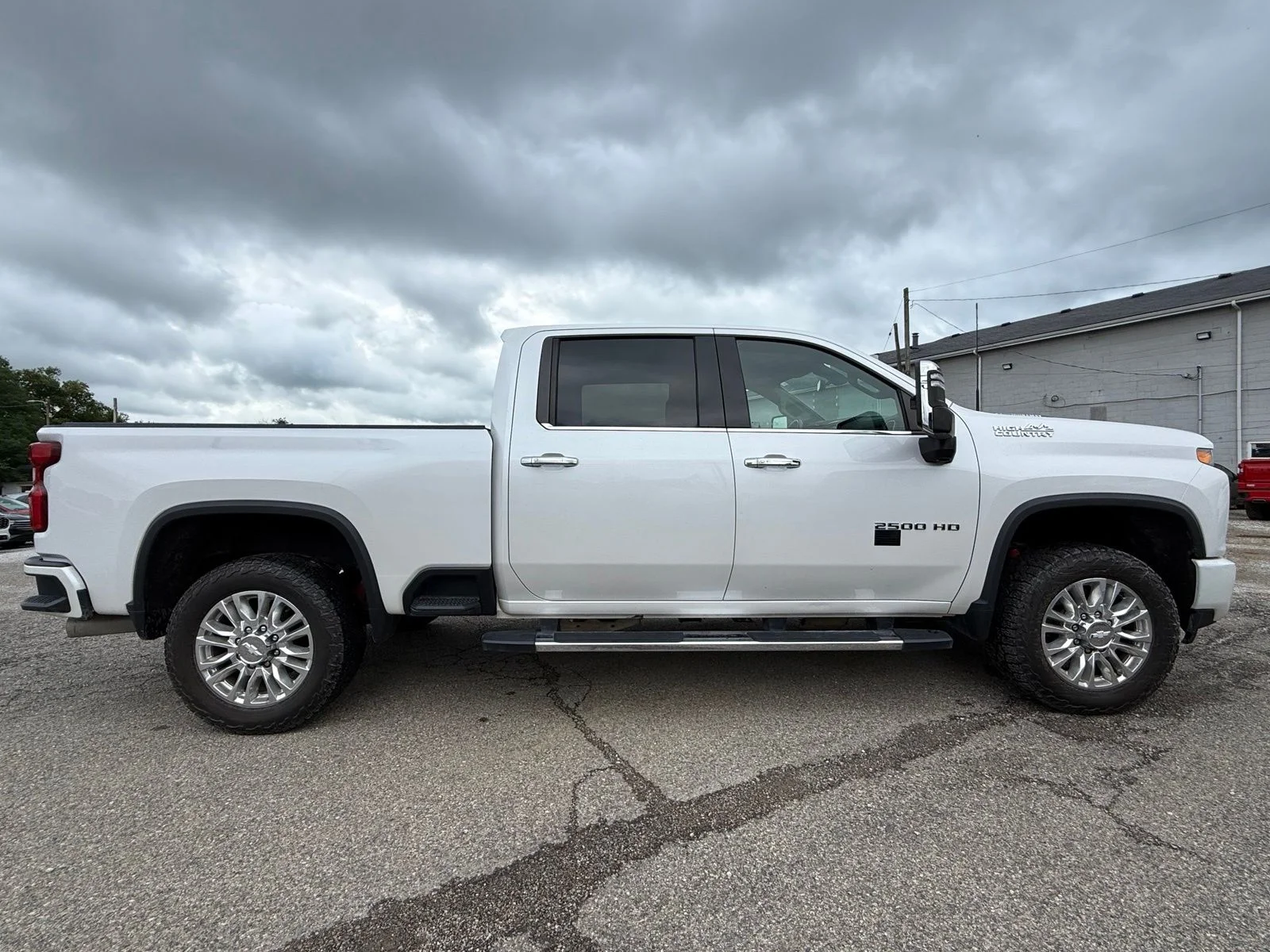 Used 2020 Beige Chevrolet High Country image 9