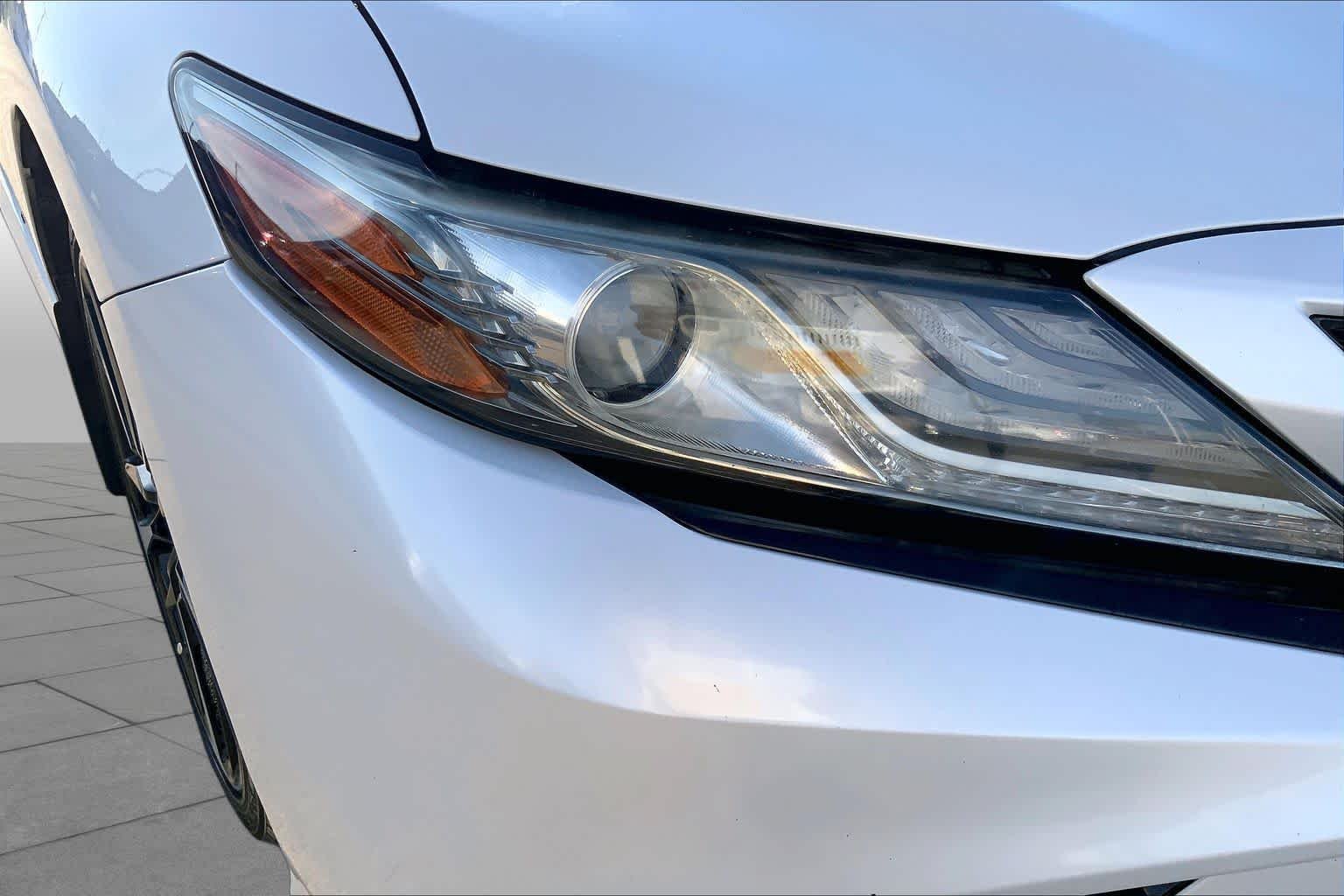 Used 2019 Wind Chill Pearl Toyota XSE image 28