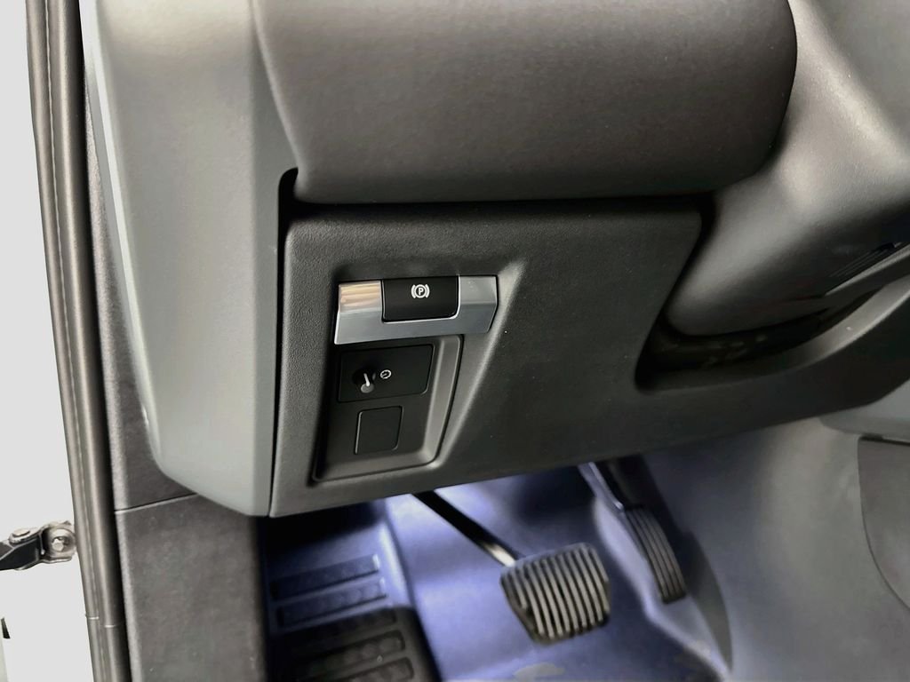 New 2026 Fuji White Land Rover X-Dynamic SE image 10
