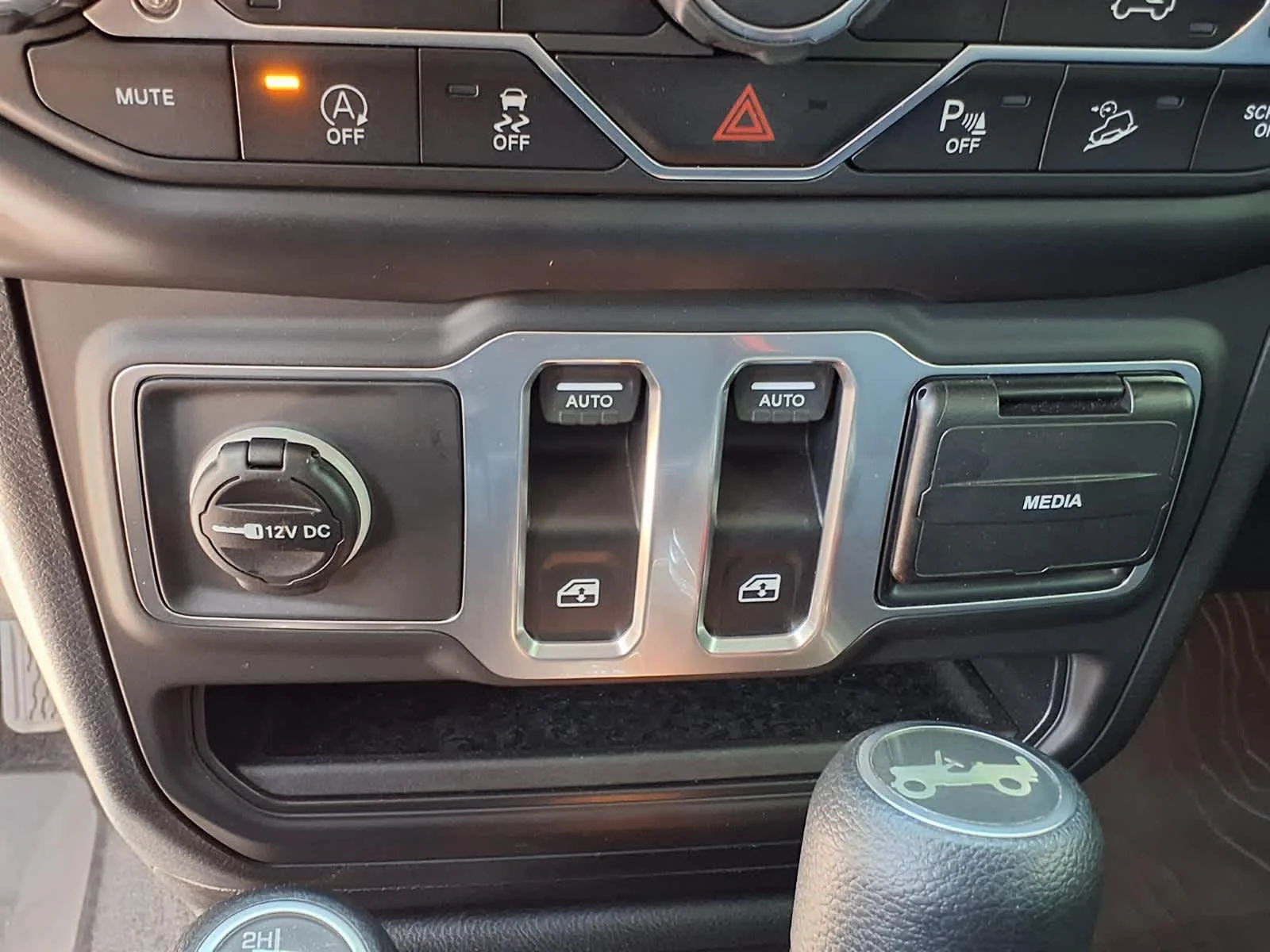 Used 2019  Jeep Sport S image 19