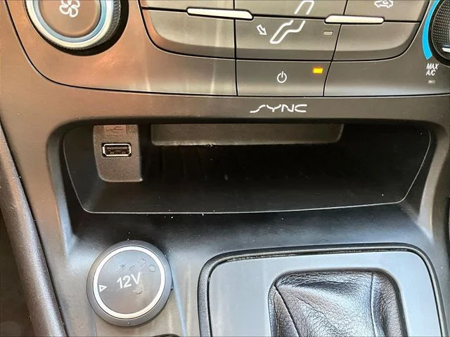 Used 2015 Red Ford SE image 27