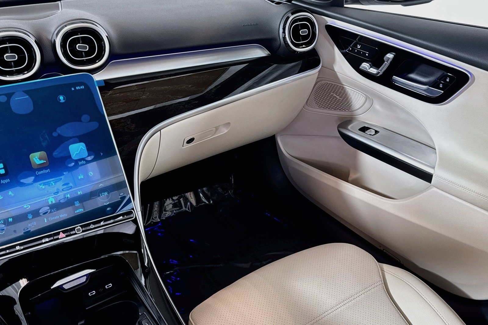 New 2026 Polar White Mercedes-Benz C 300 image 21