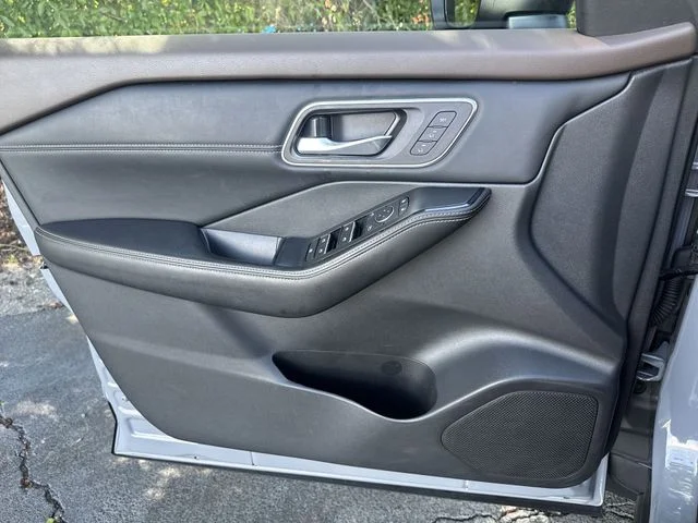 Used 2021 Gray Nissan SL image 27