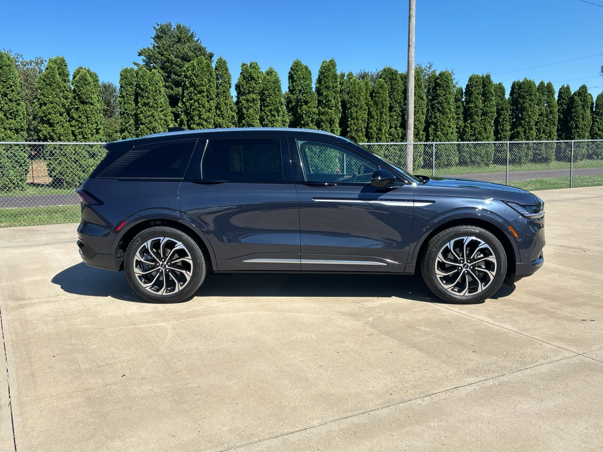 Used 2024 Blue Lincoln Reserve image 3