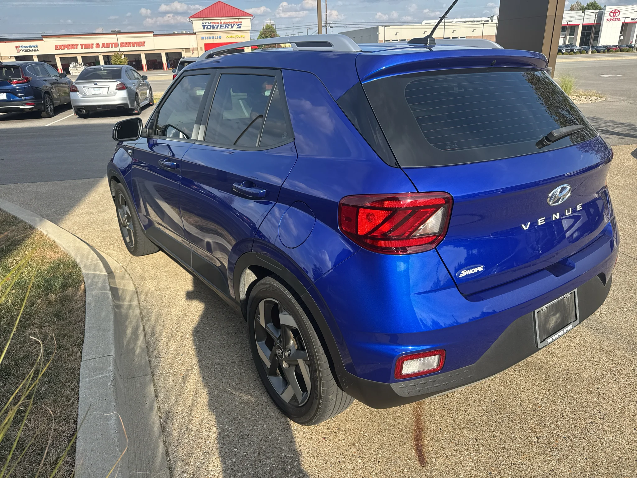 Used 2024 Intense Blue Hyundai SEL image 7