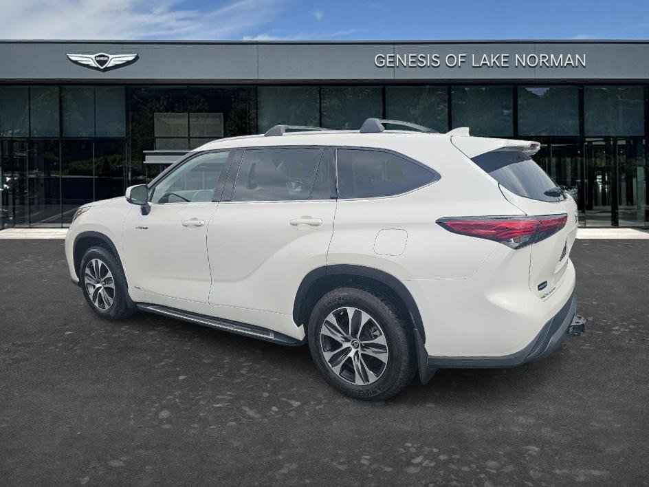 Used 2021 Blizzard Pearl Toyota Hybrid XLE image 6