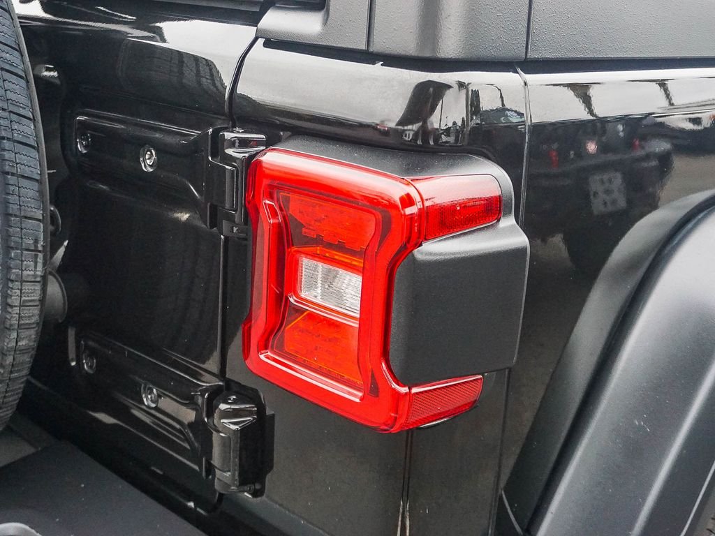 Used 2018 Black Jeep Unlimited Rubicon image 8