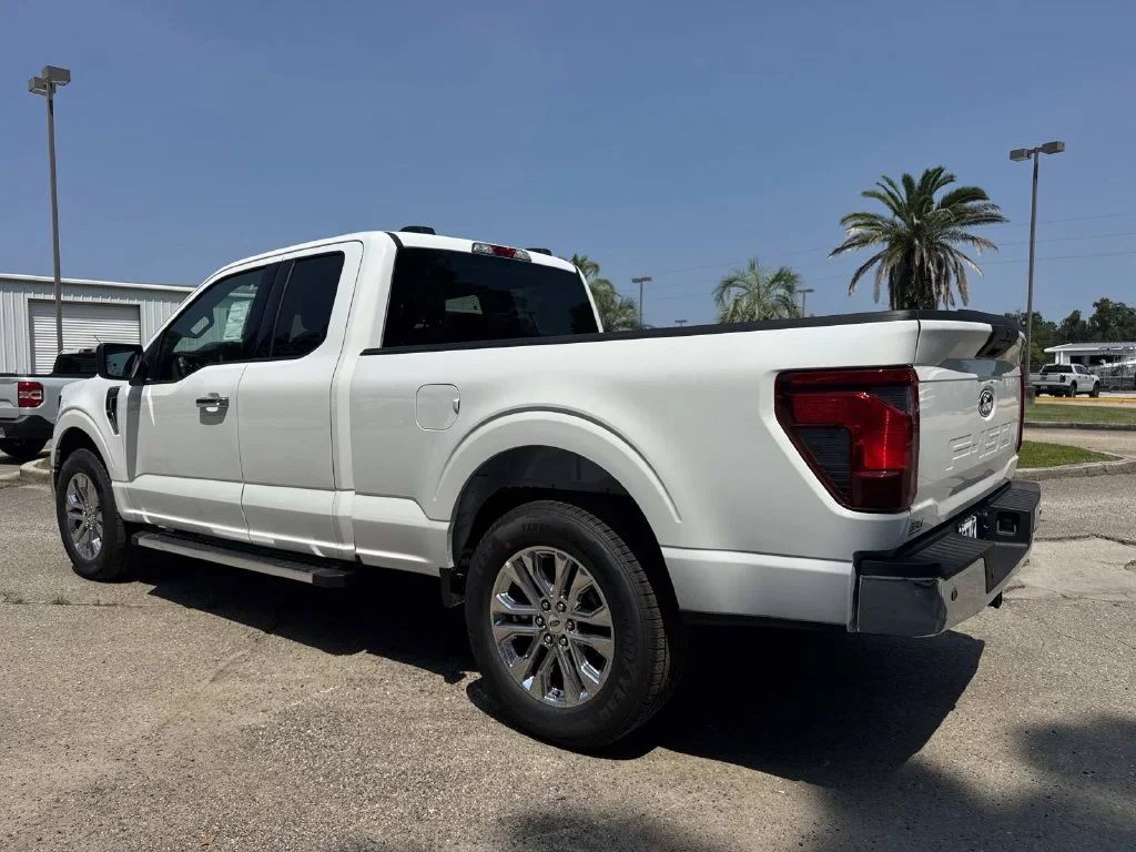 New 2026 Oxford White Ford XLT image 12