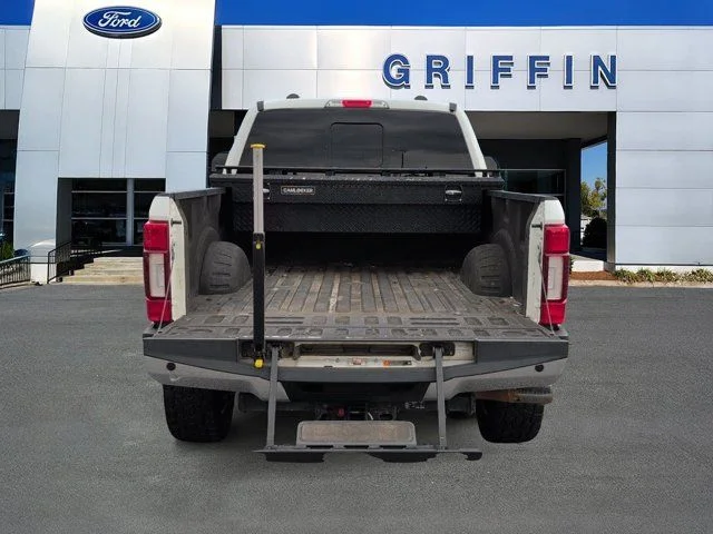Used 2022 White Metallic Ford Lariat image 8