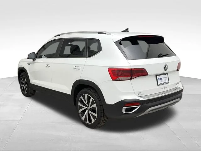 Used 2023 White Volkswagen 1.5T SE image 4