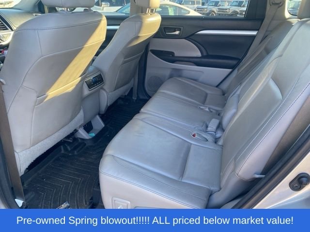 Used 2015 Silver Toyota XLE V6 image 18