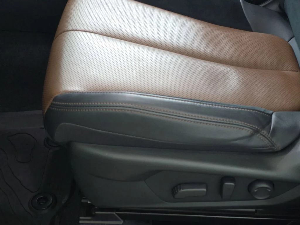 Used 2025 White Subaru Touring image 31