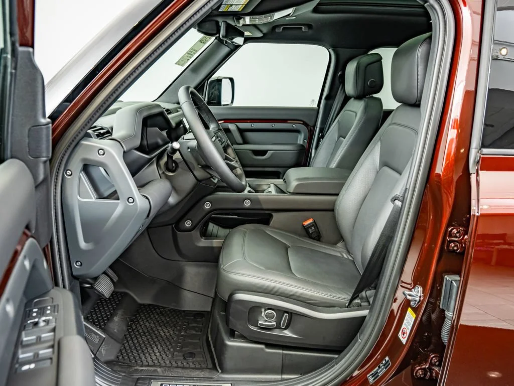 New 2026 Sedona Red Metallic Land Rover X-Dynamic SE image 32
