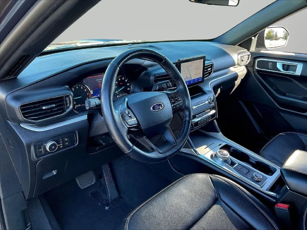 Used 2020 Blue Ford XLT image 17