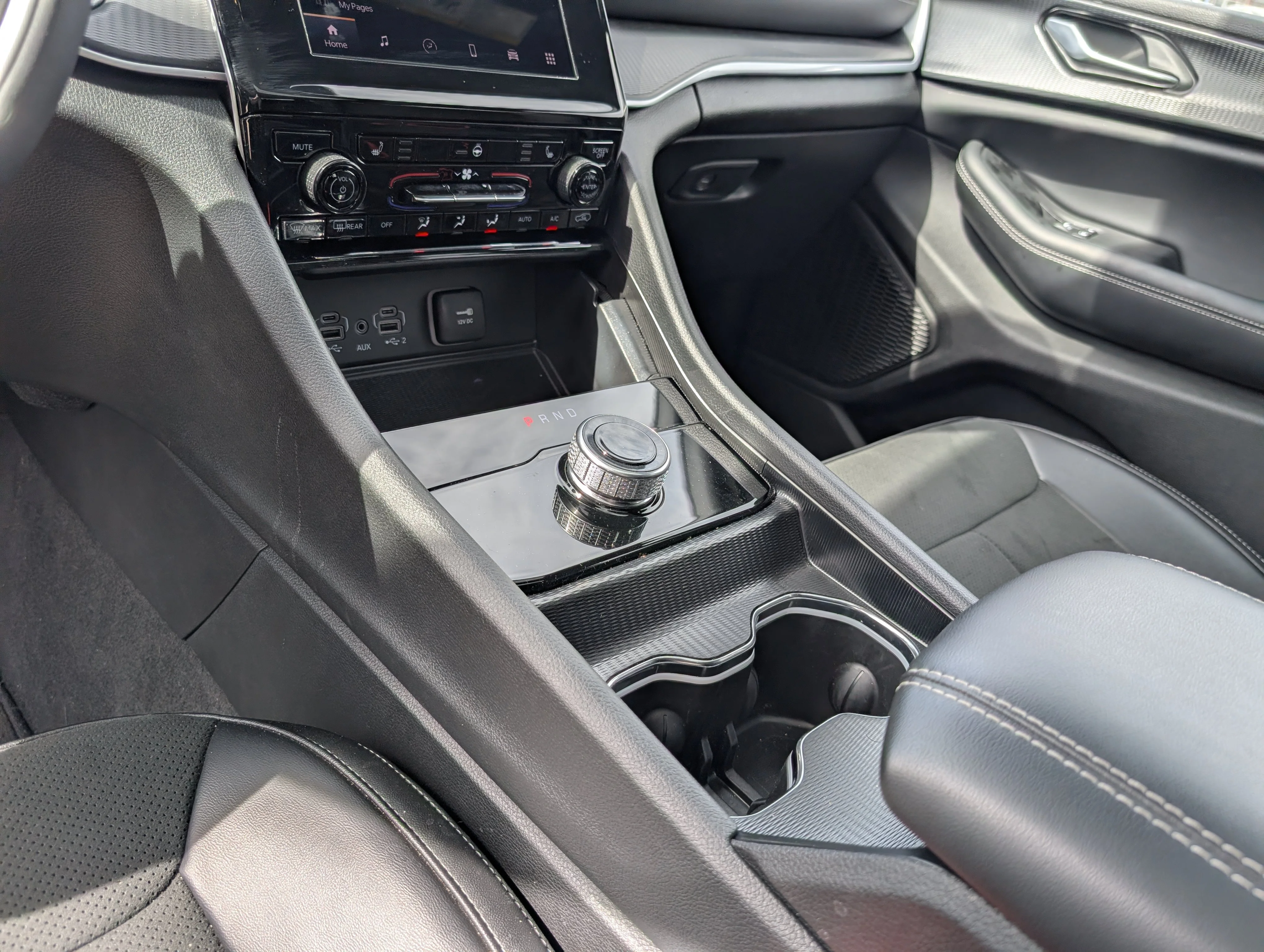 New 2025 Silver Zynith Jeep Altitude image 32